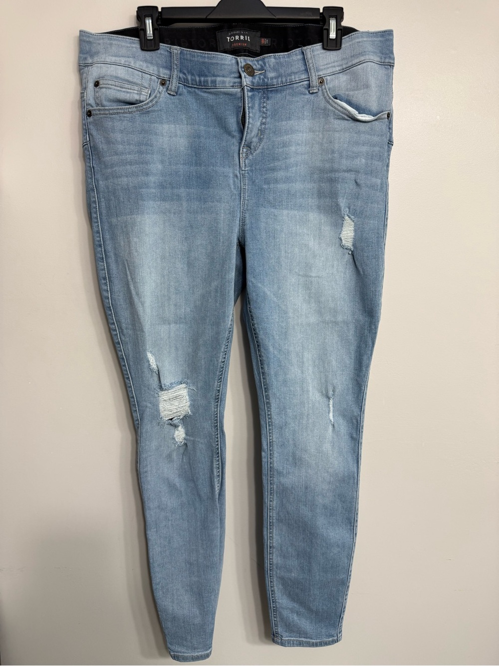 TORRID Light Wash Distressed Skinny Jeans 18R